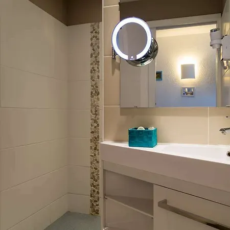 Logis Corintel Bordeaux Est فندق 3*