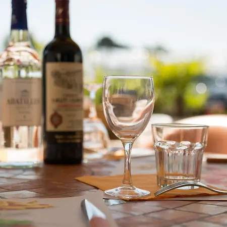 Logis Corintel Bordeaux Est 3*