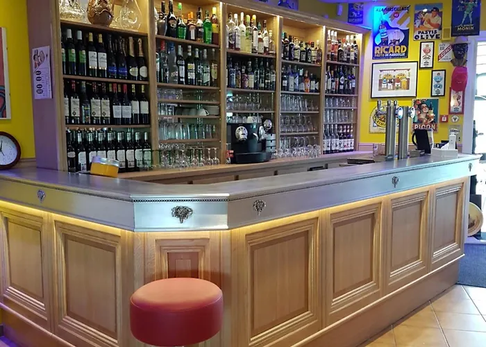 Logis Corintel Bordeaux Est 3* Tresses