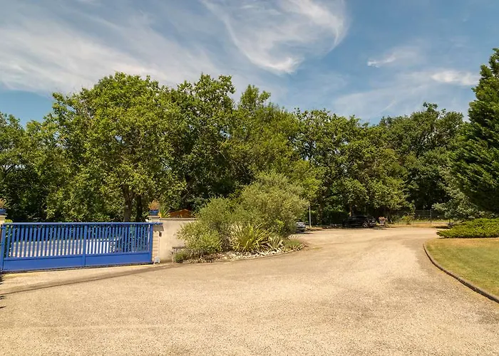 Logis Corintel Bordeaux Est 3* Tresses