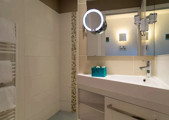 Logis Corintel Bordeaux Est Hotel 3*