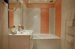 Logis Corintel Bordeaux Est 3* Tresses